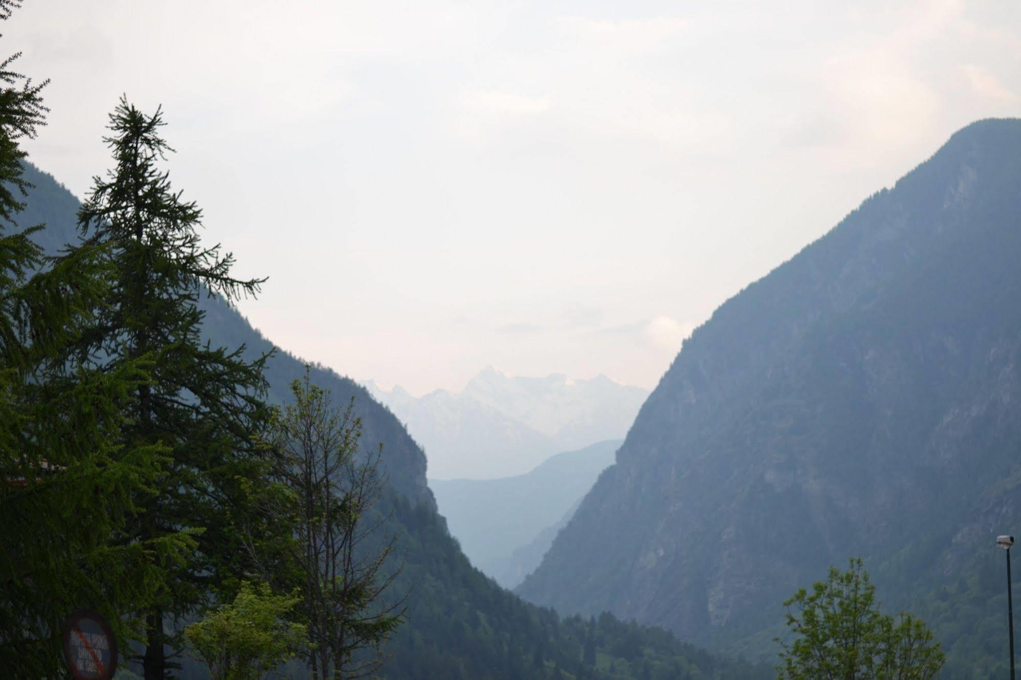 Hotell Millefiori- Alpine Event Lodge Valtournenche Exterior foto