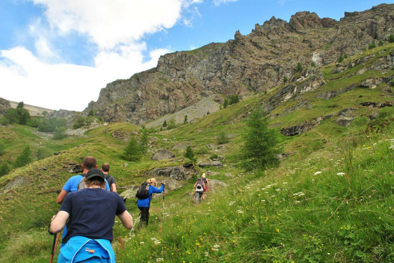 Hotell Millefiori- Alpine Event Lodge Valtournenche Exterior foto